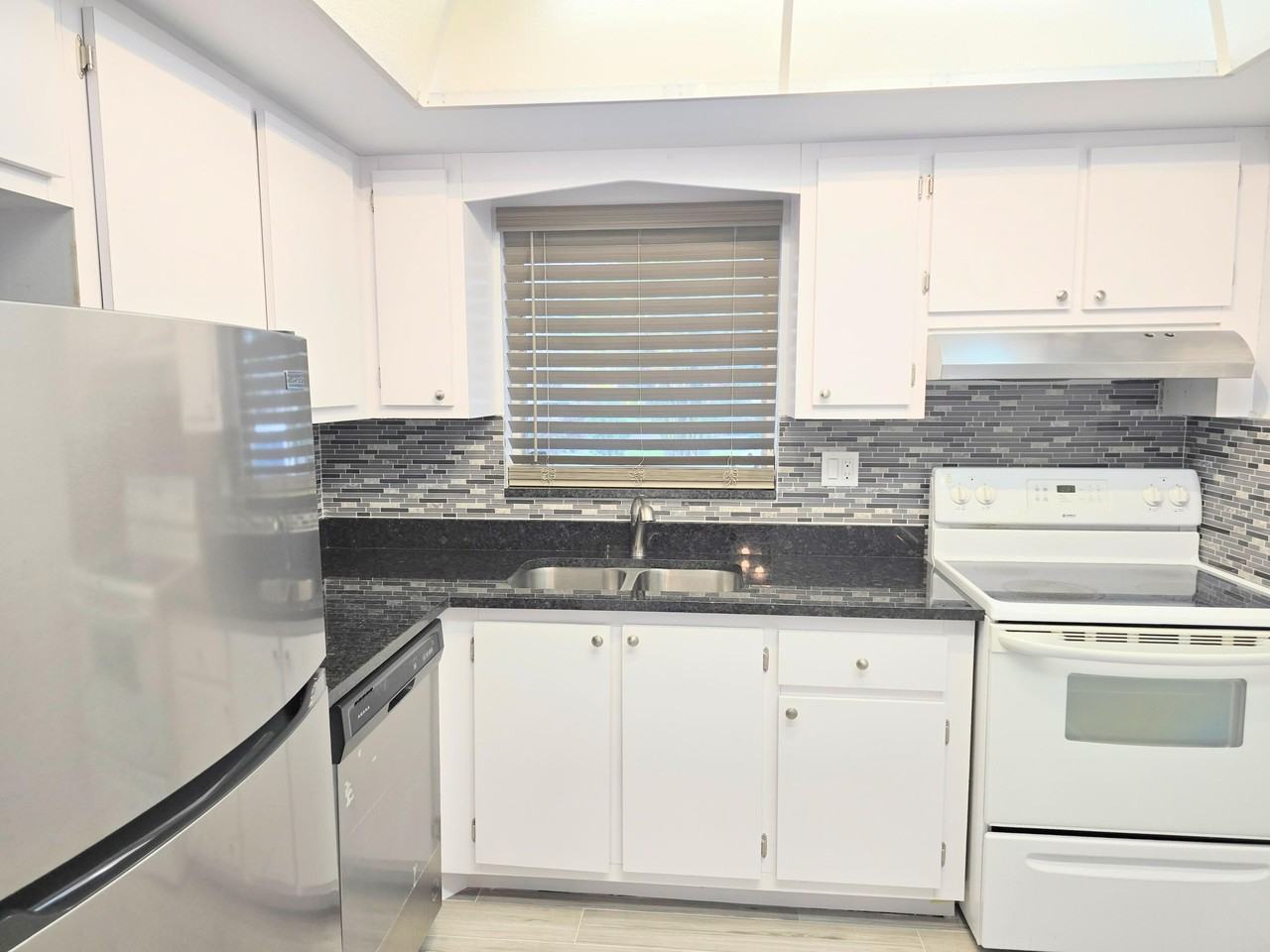 2737 Emory Dr E #D - Photo 3 of 17