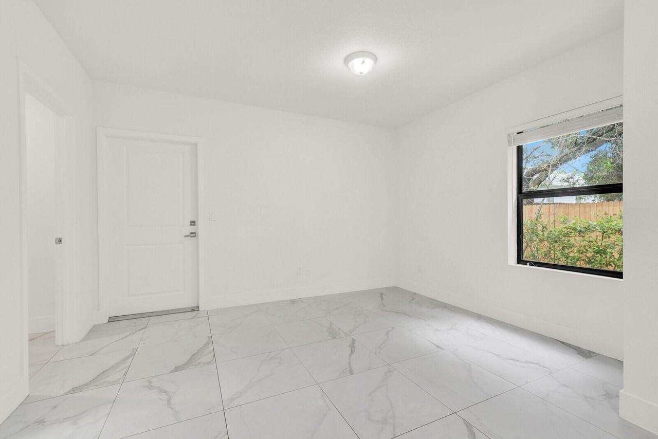 407 Bella Sol Way - Photo 7 of 33