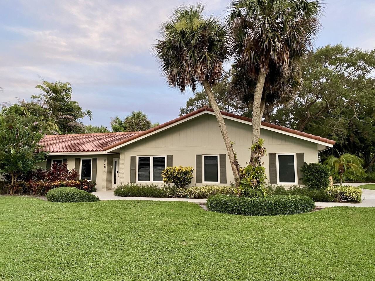 1140 Sw 15th St - Photo 2 of 28