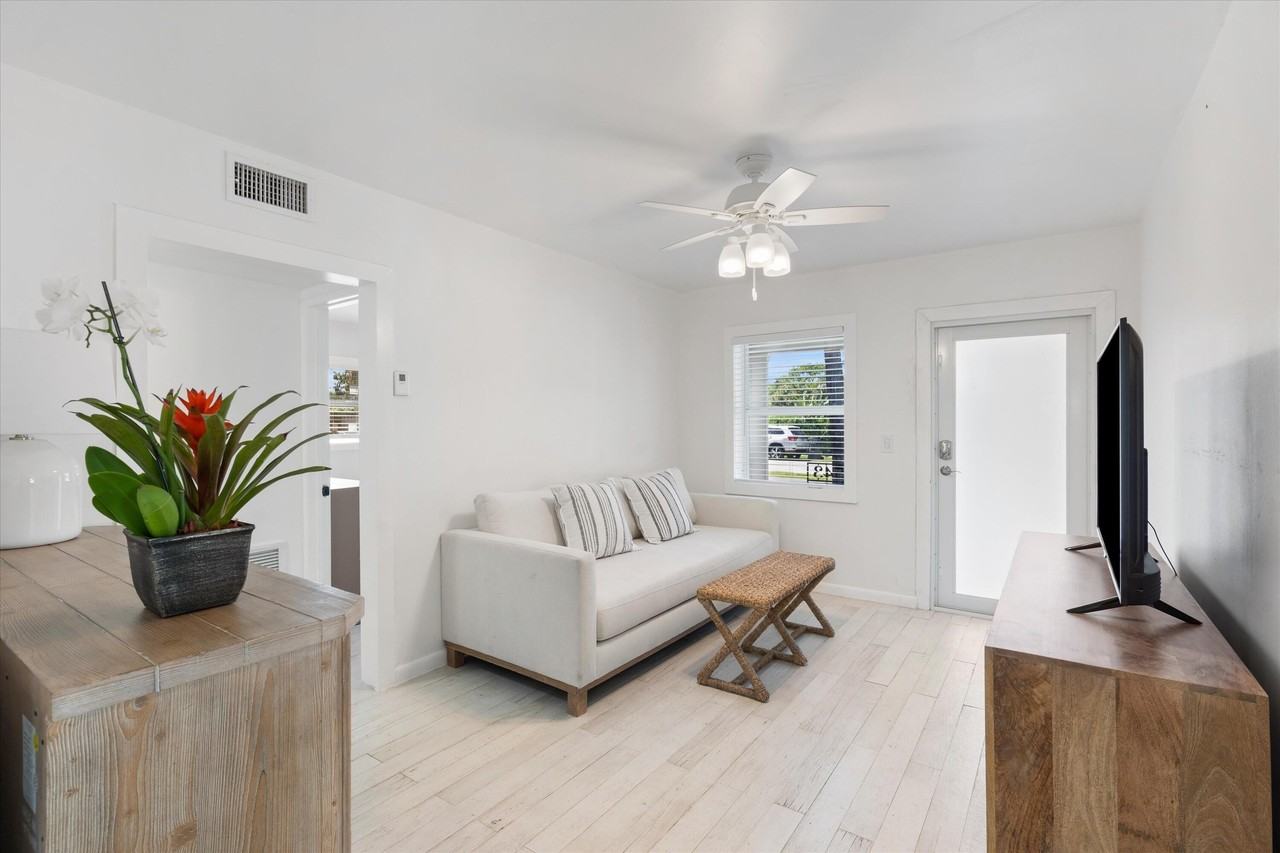543 Ne 3rd Ave - Photo 7 of 35