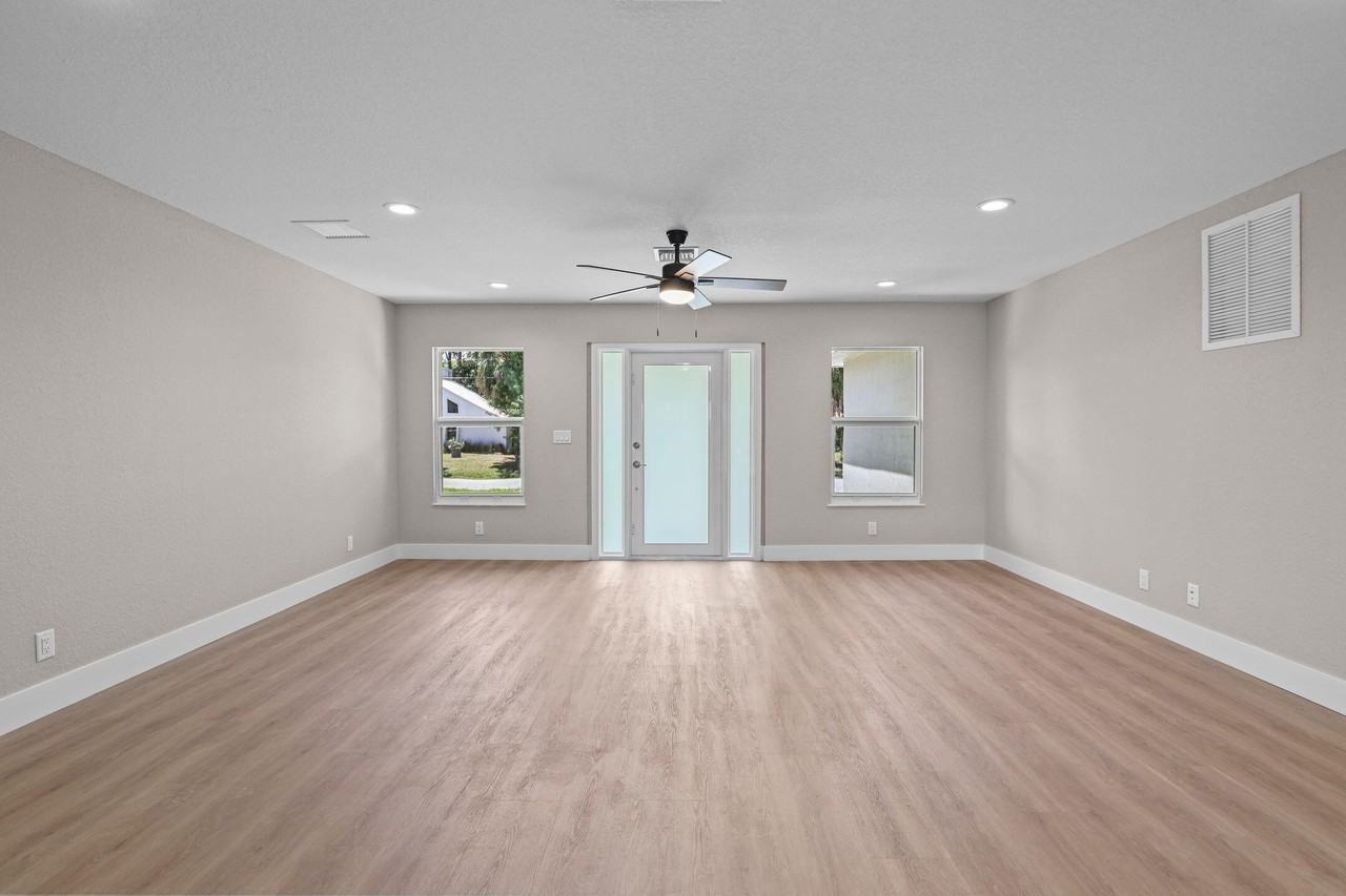 4611 Sunset Blvd - Photo 2 of 17