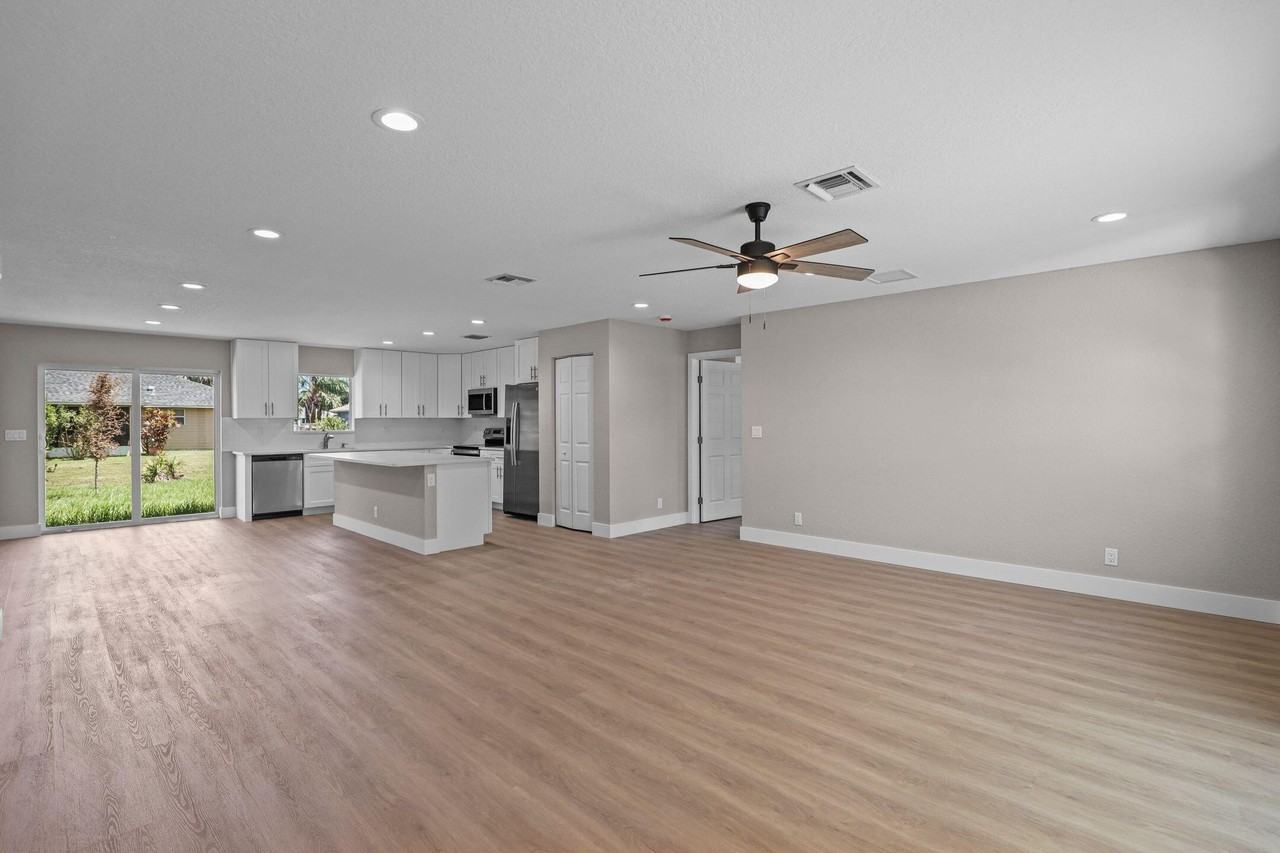 4611 Sunset Blvd - Photo 3 of 17