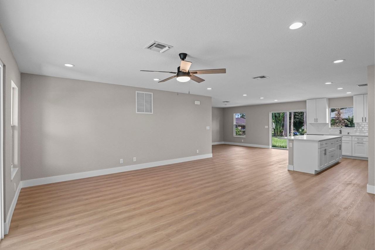 4611 Sunset Blvd - Photo 4 of 17
