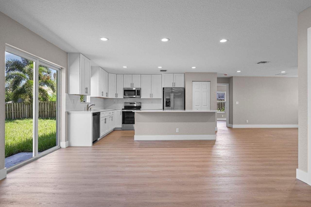 4611 Sunset Blvd - Photo 5 of 17
