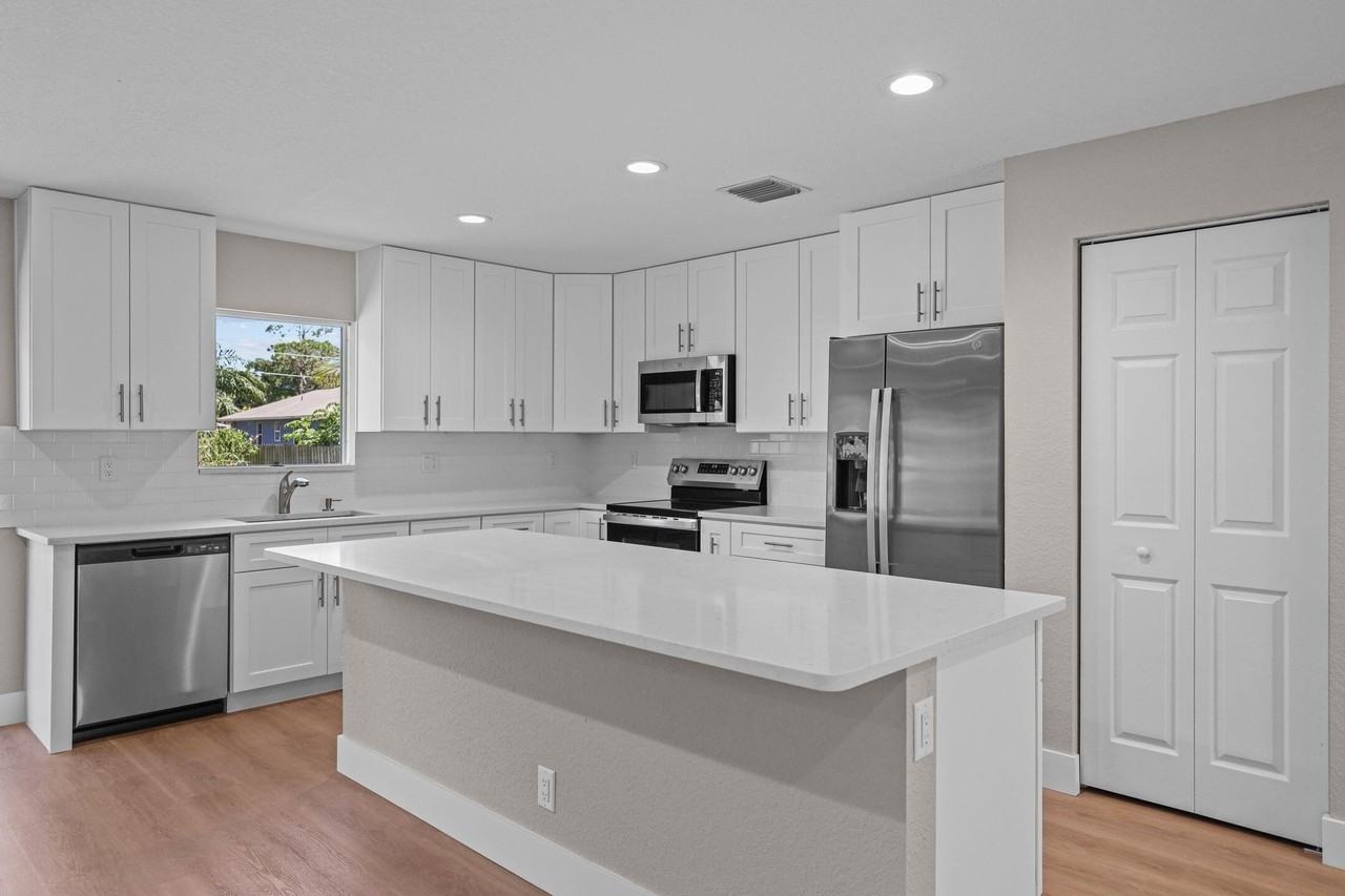 4611 Sunset Blvd - Photo 7 of 17