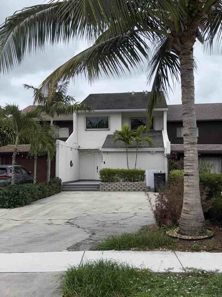 12394 Westhampton Cir