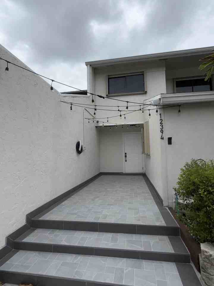 12394 Westhampton Cir - Photo 7 of 50
