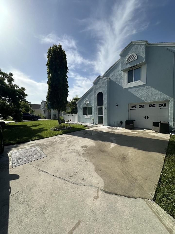 8 Elton Pl