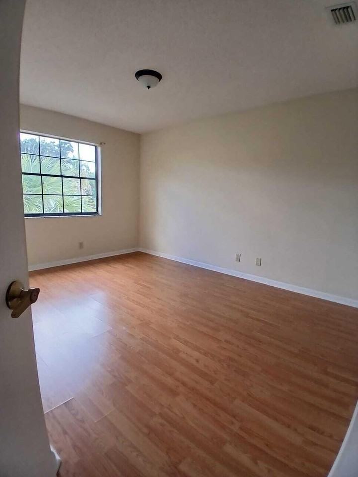 1731 Shoreside Cir - Photo 3 of 27