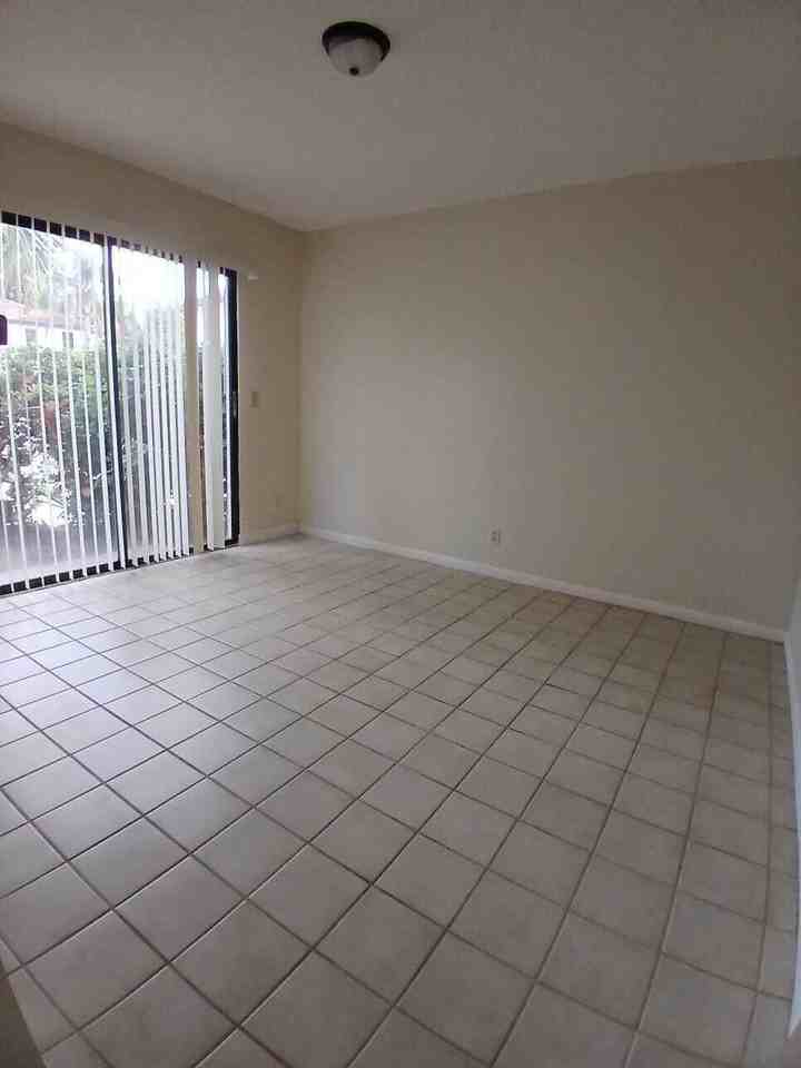 1731 Shoreside Cir - Photo 6 of 27