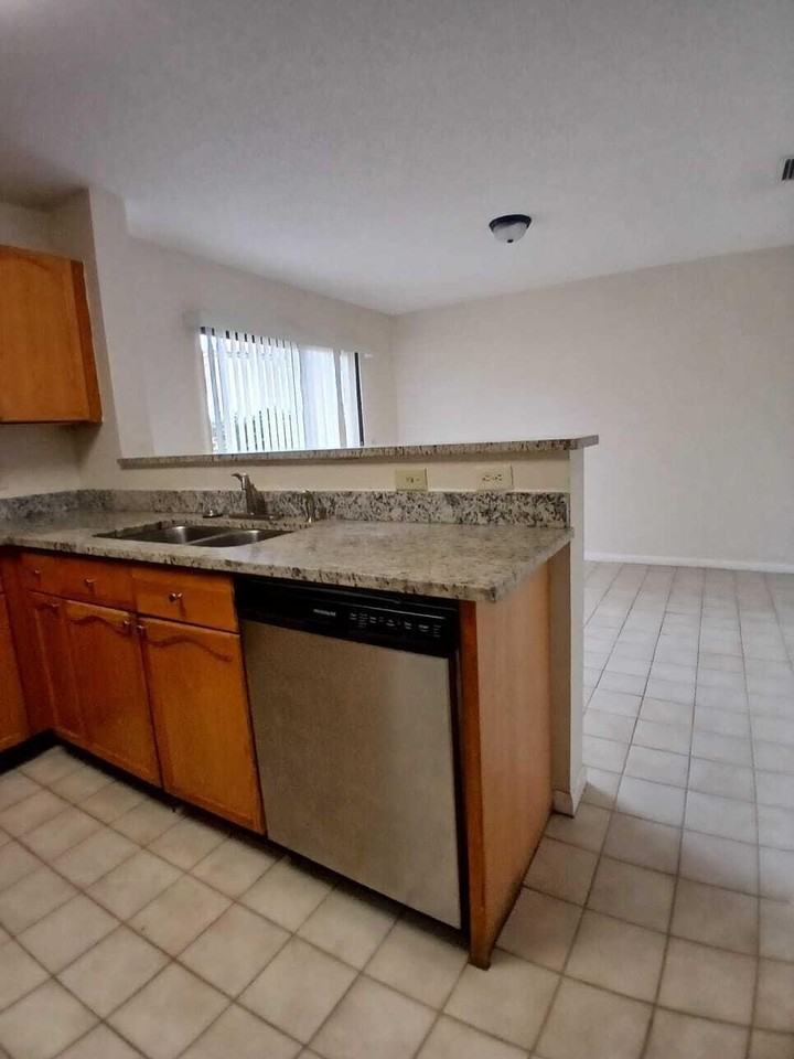 1731 Shoreside Cir - Photo 7 of 27