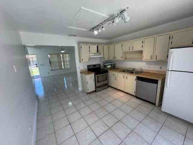 4355 Royal Banyan Way #20 - Photo 3 of 11