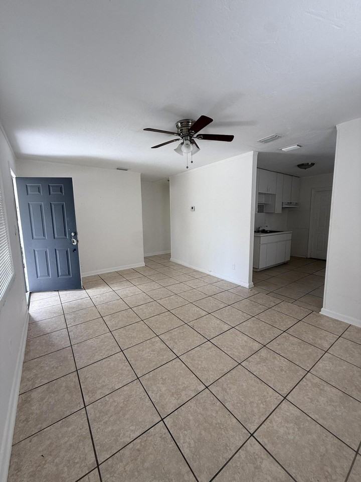865 W 3rd St - Photo 2 of 11