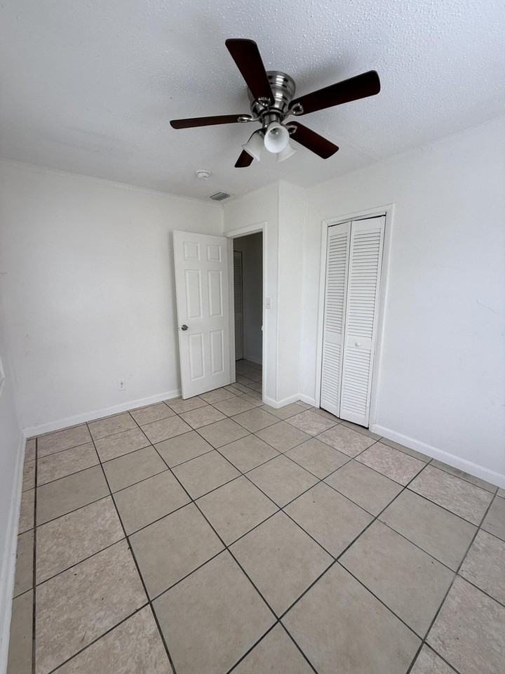 865 W 3rd St - Photo 6 of 11
