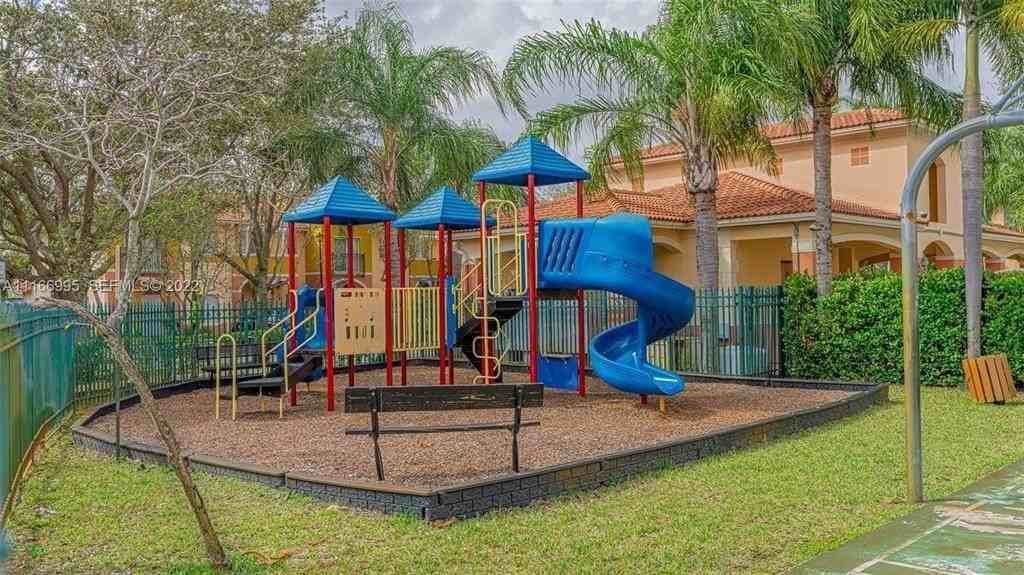 903 N Santa Catalina Cir