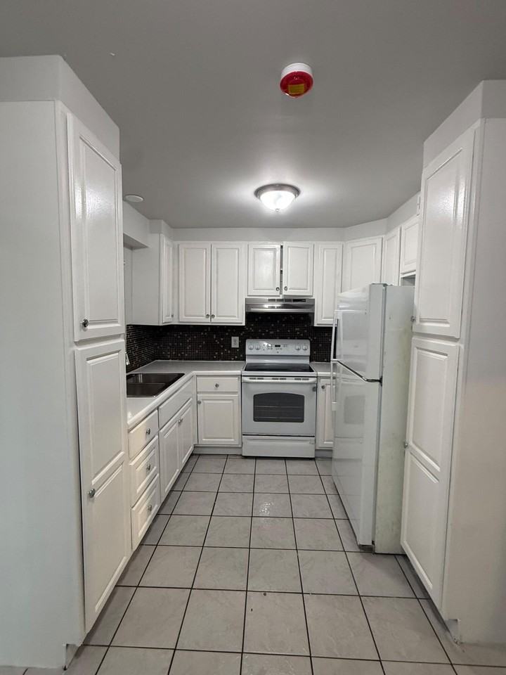 313 Sw 1st Ct #L3 - Photo 5 of 20