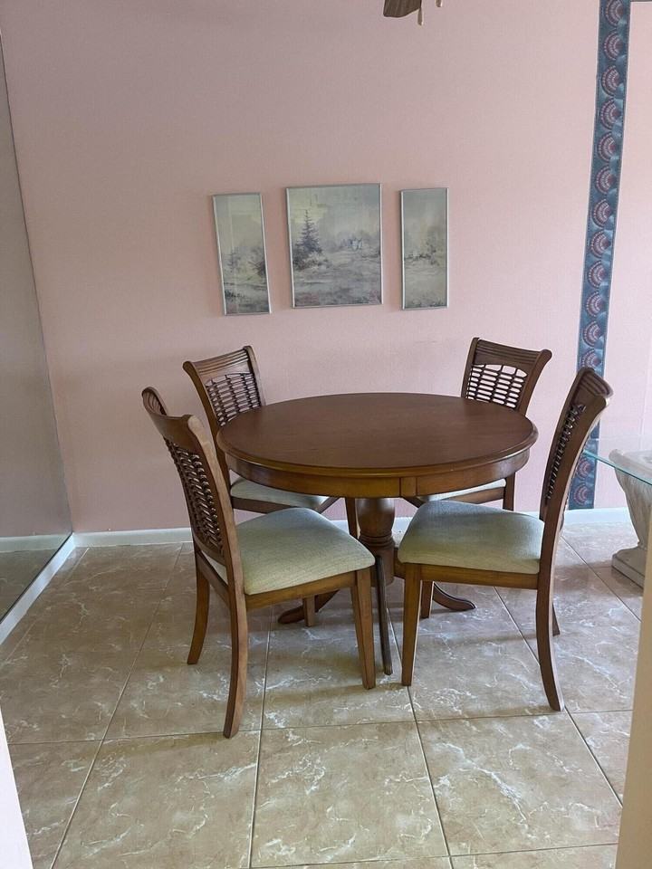 210 Windsor J - Photo 2 of 6