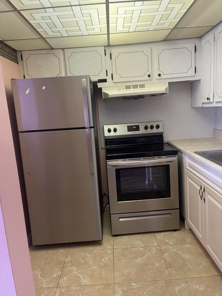 210 Windsor J - Photo 5 of 6
