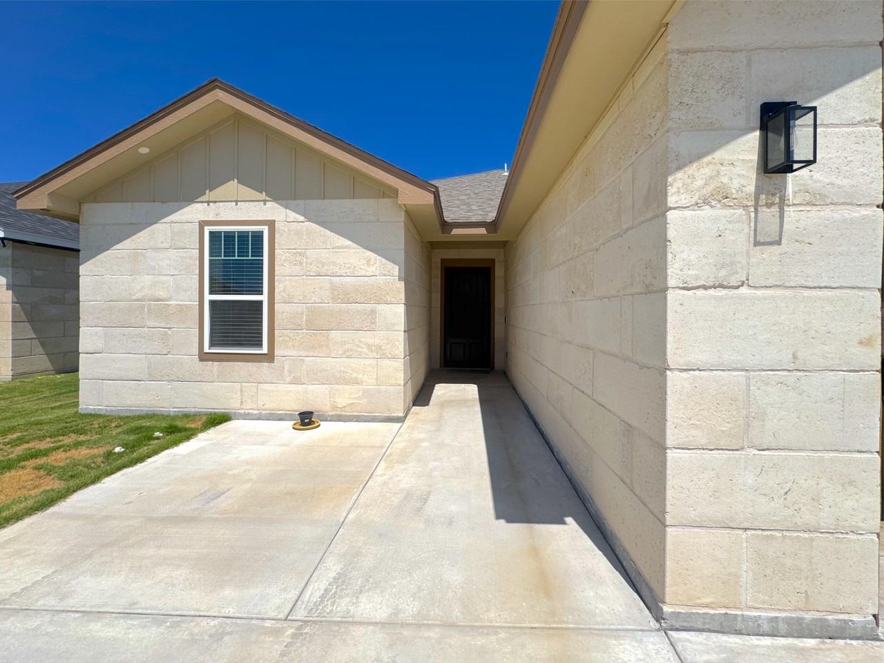 3007 Spirit Ln - Photo 2 of 25