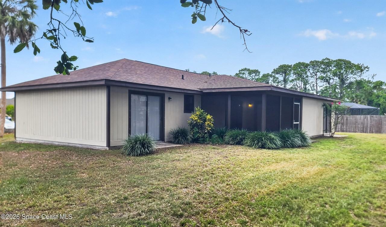 1141 Mast Ct Se - Photo 5 of 28