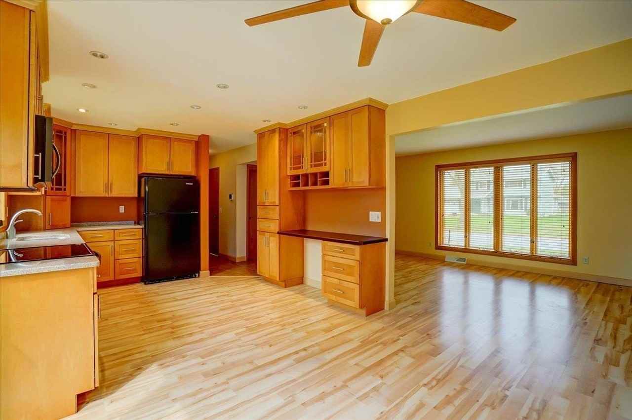 5117 Hackney Way - Photo 2 of 43