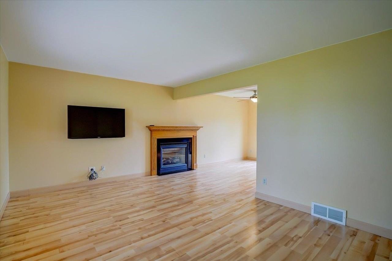 5117 Hackney Way - Photo 5 of 43
