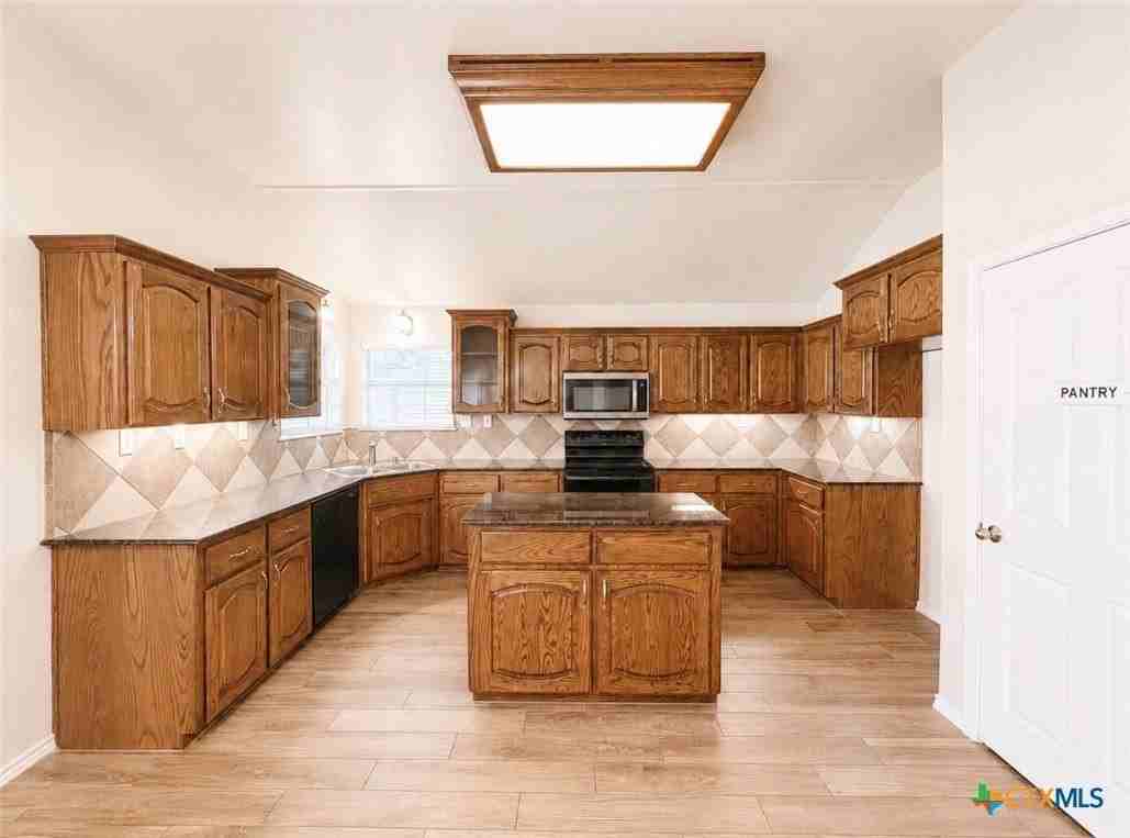 714 Tundra Dr - Photo 5 of 17