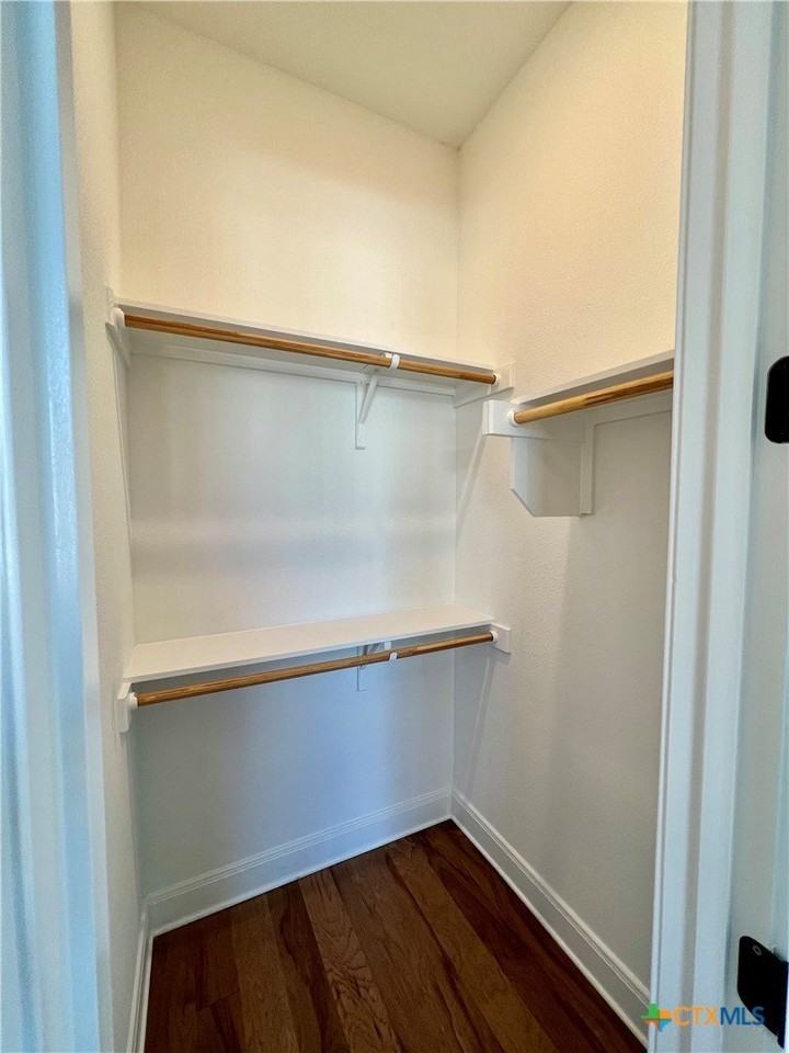 611 N Guenther Ave - Photo 7 of 32
