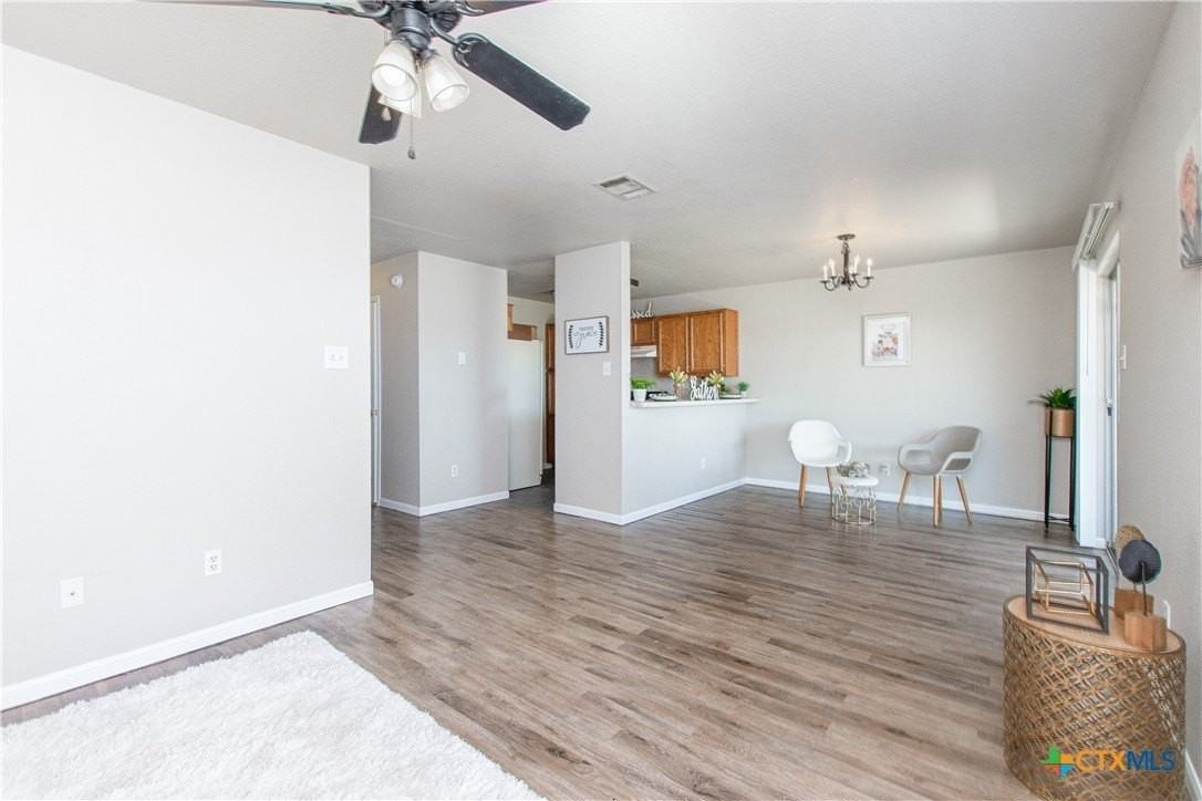 402 Deloris Dr - Photo 4 of 20