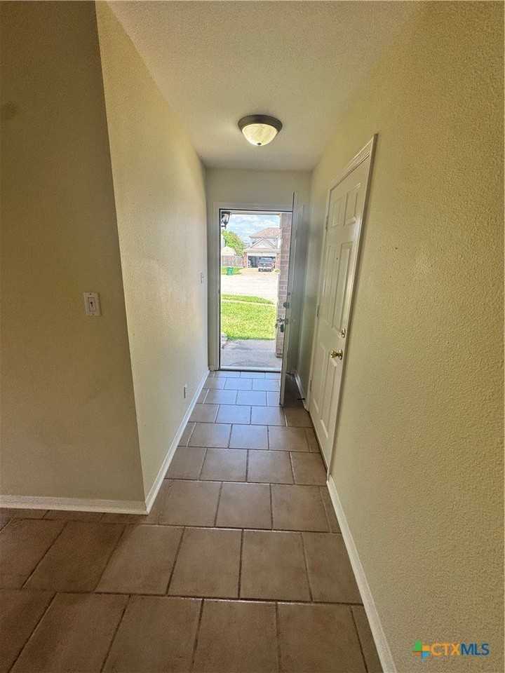 605 Pennsylvania Ave - Photo 2 of 25