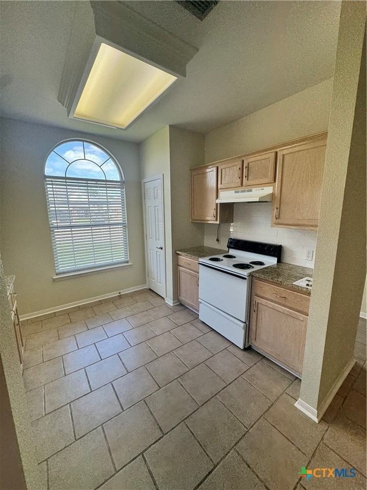 605 Pennsylvania Ave - Photo 4 of 25