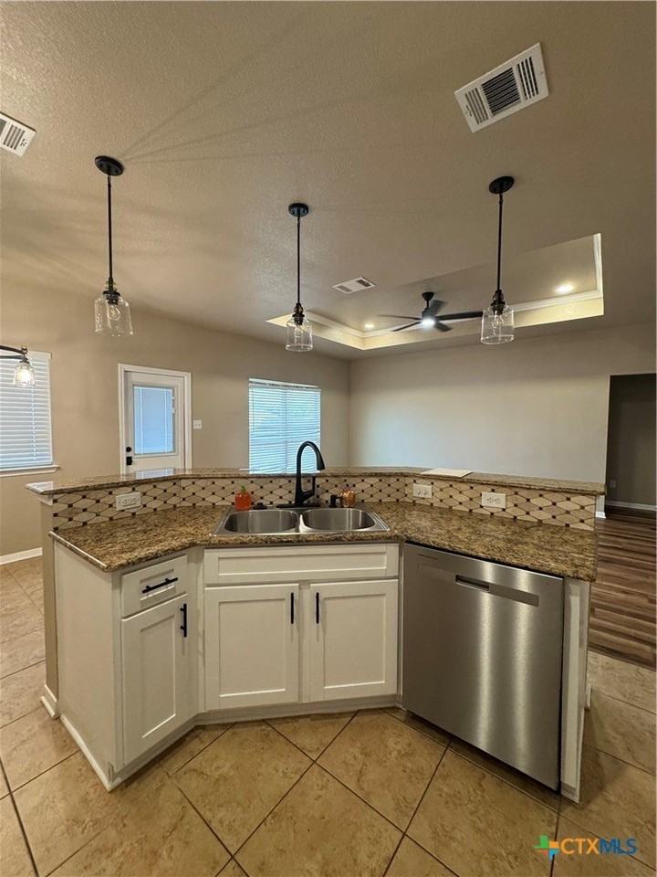 416 Parkfield Ln - Photo 6 of 12