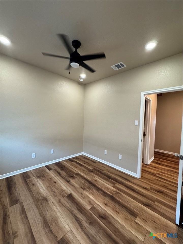 416 Parkfield Ln - Photo 7 of 12