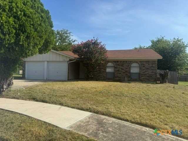 2403 Hunt Dr - Photo 2 of 34