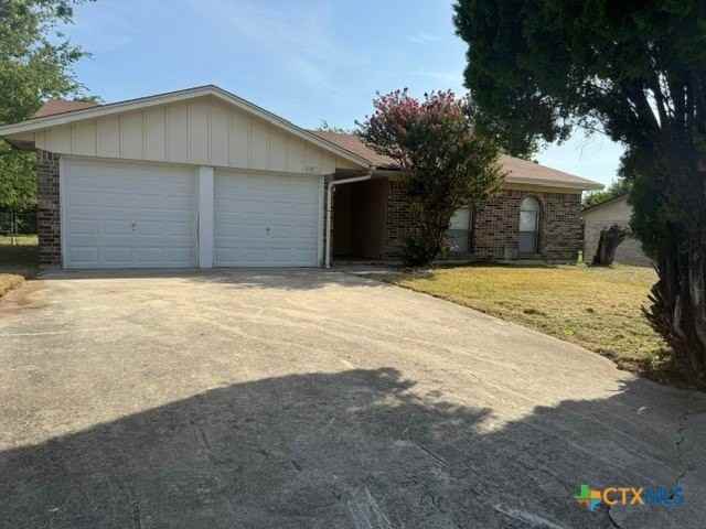 2403 Hunt Dr - Photo 3 of 34