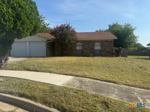 2403 Hunt Dr - Photo 4 of 34