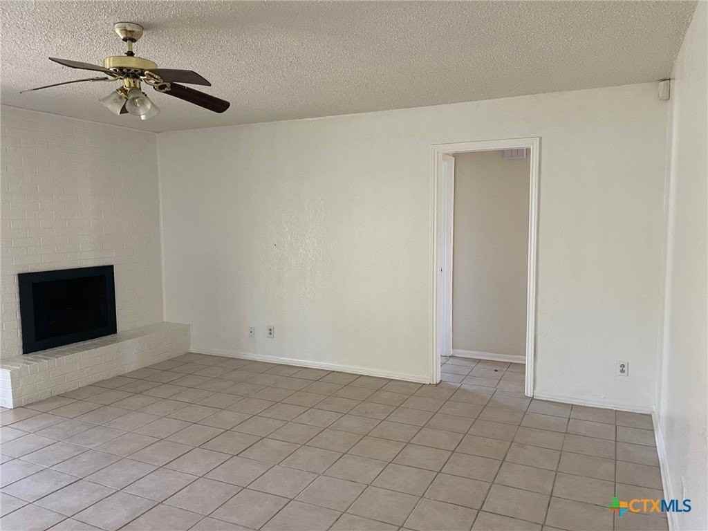 2403 Hunt Dr - Photo 5 of 34