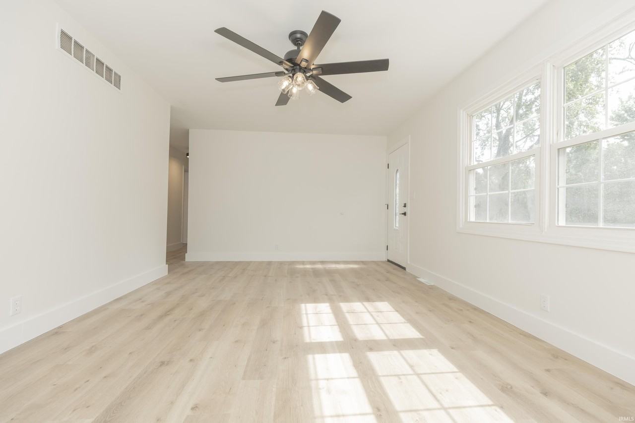 711 Carole Pl - Photo 2 of 37