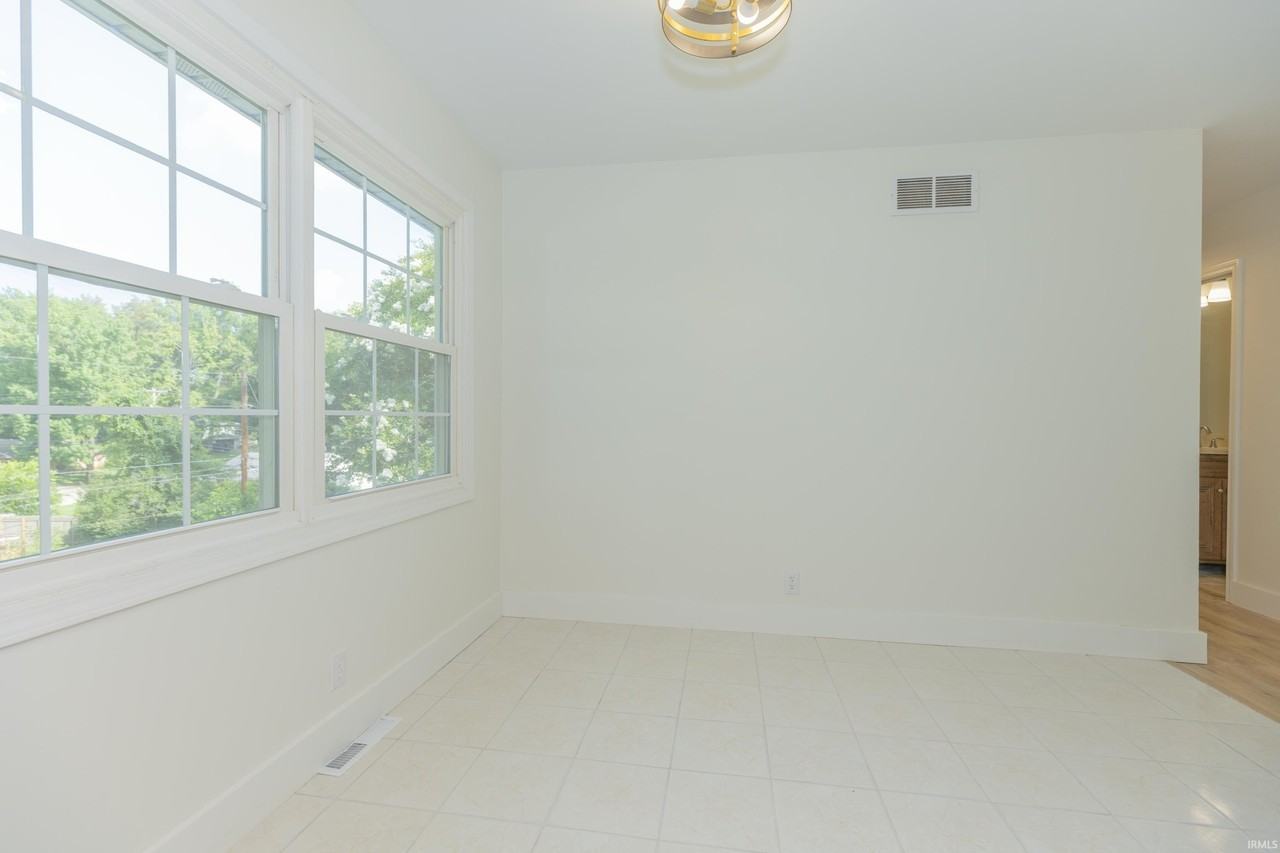 711 Carole Pl - Photo 3 of 37