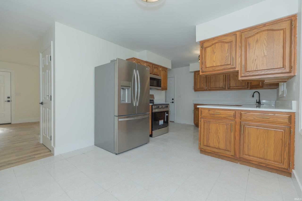 711 Carole Pl - Photo 4 of 37
