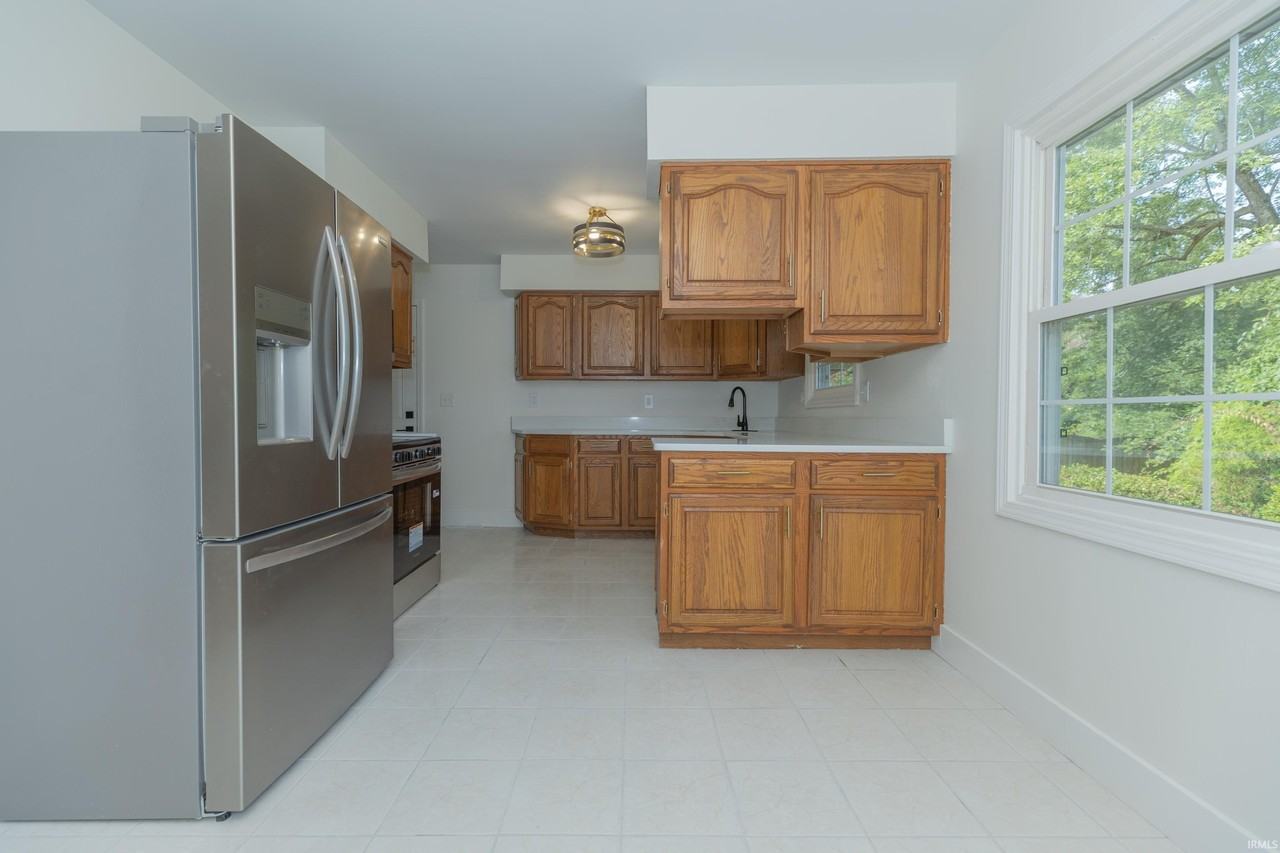 711 Carole Pl - Photo 5 of 37