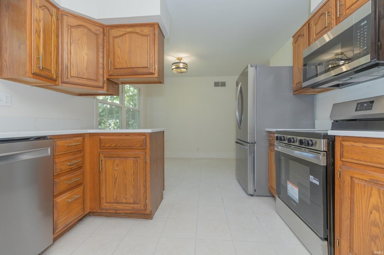 711 Carole Pl - Photo 7 of 37