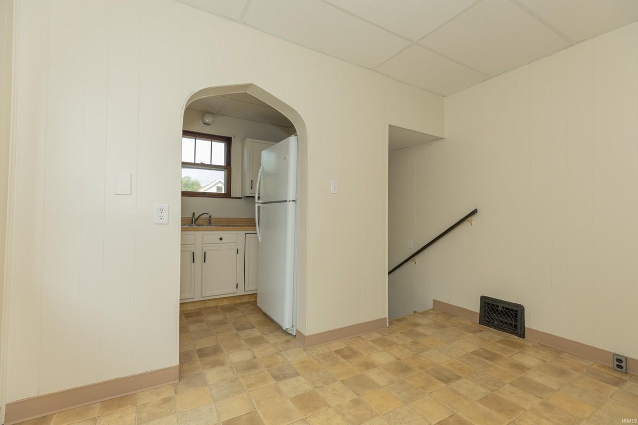 1910 N Weinbach Ave - Photo 5 of 22