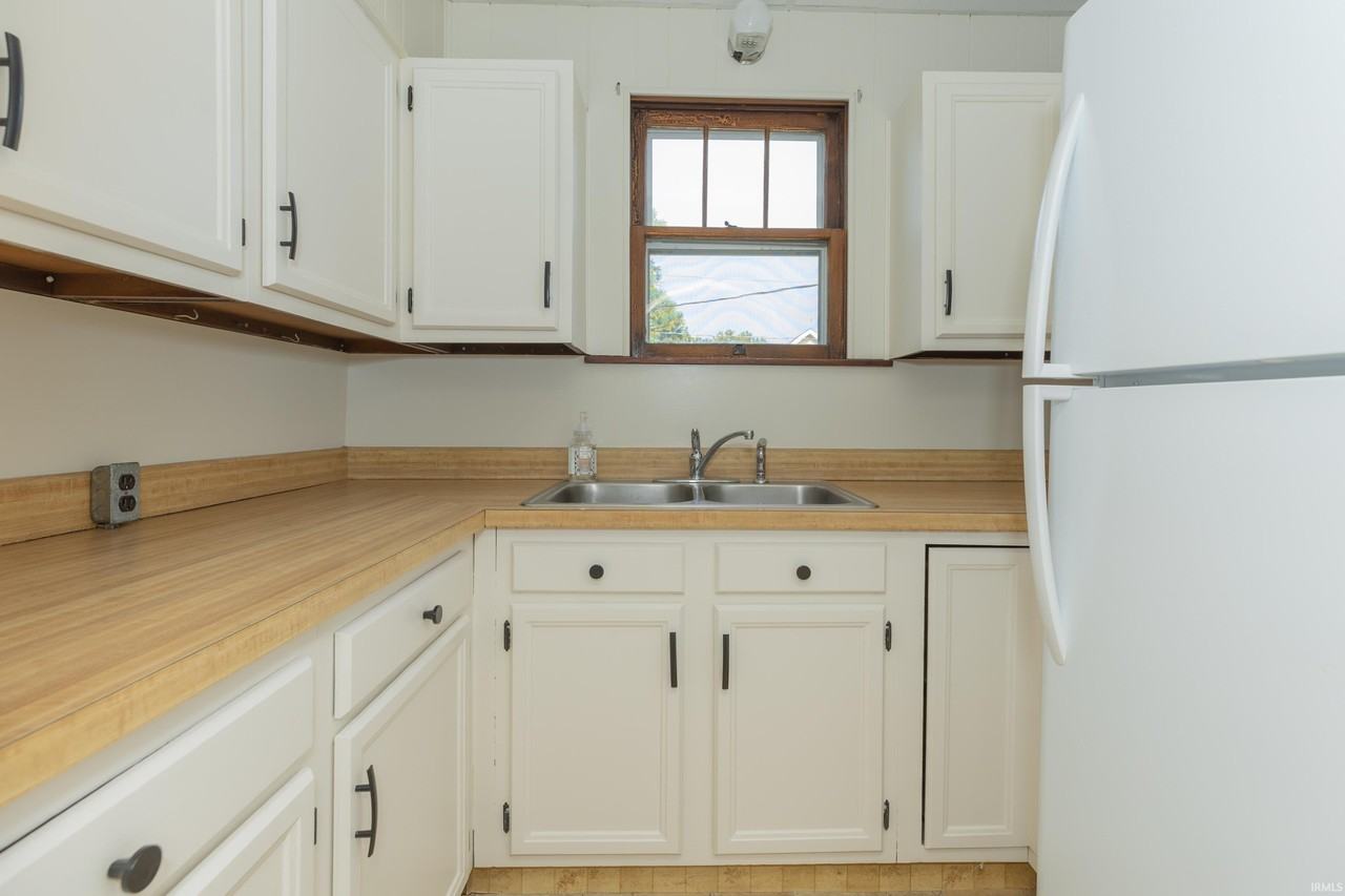 1910 N Weinbach Ave - Photo 6 of 22