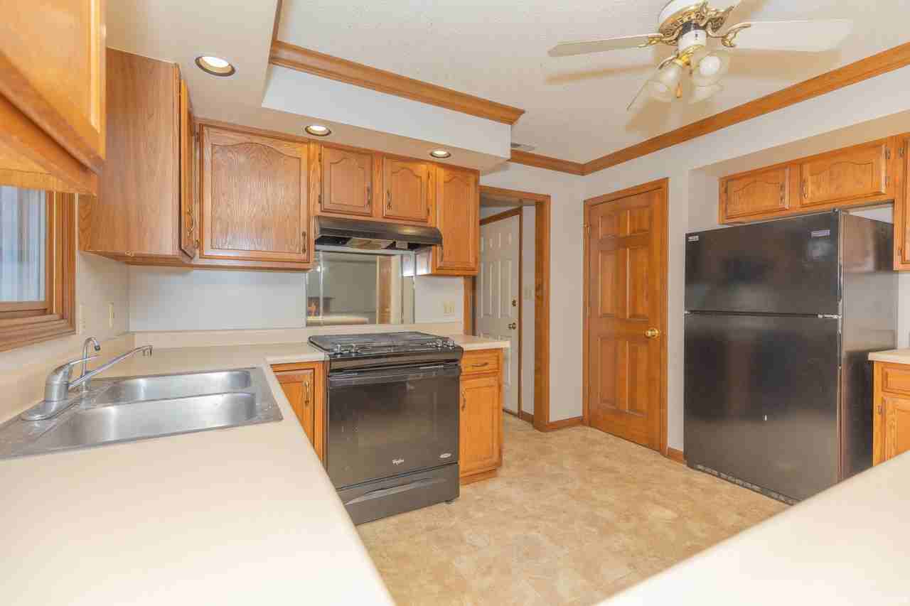 2939 Woodside Ct - Photo 7 of 25