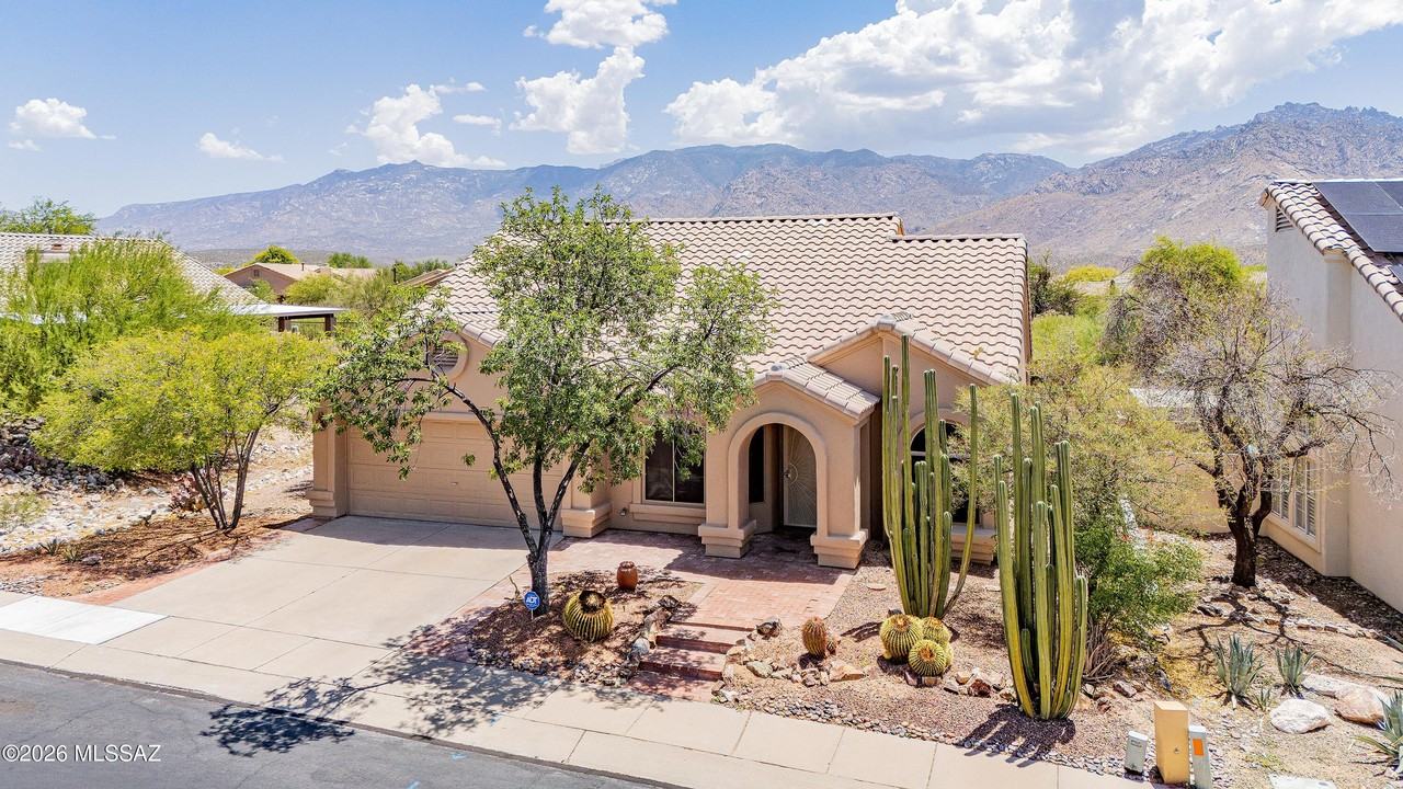 11776 N Labyrinth Dr - Photo 2 of 36