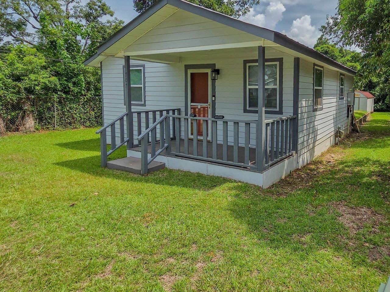 707 Dent St - Photo 2 of 13