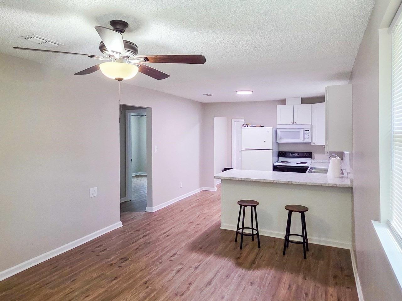 707 Dent St - Photo 4 of 13