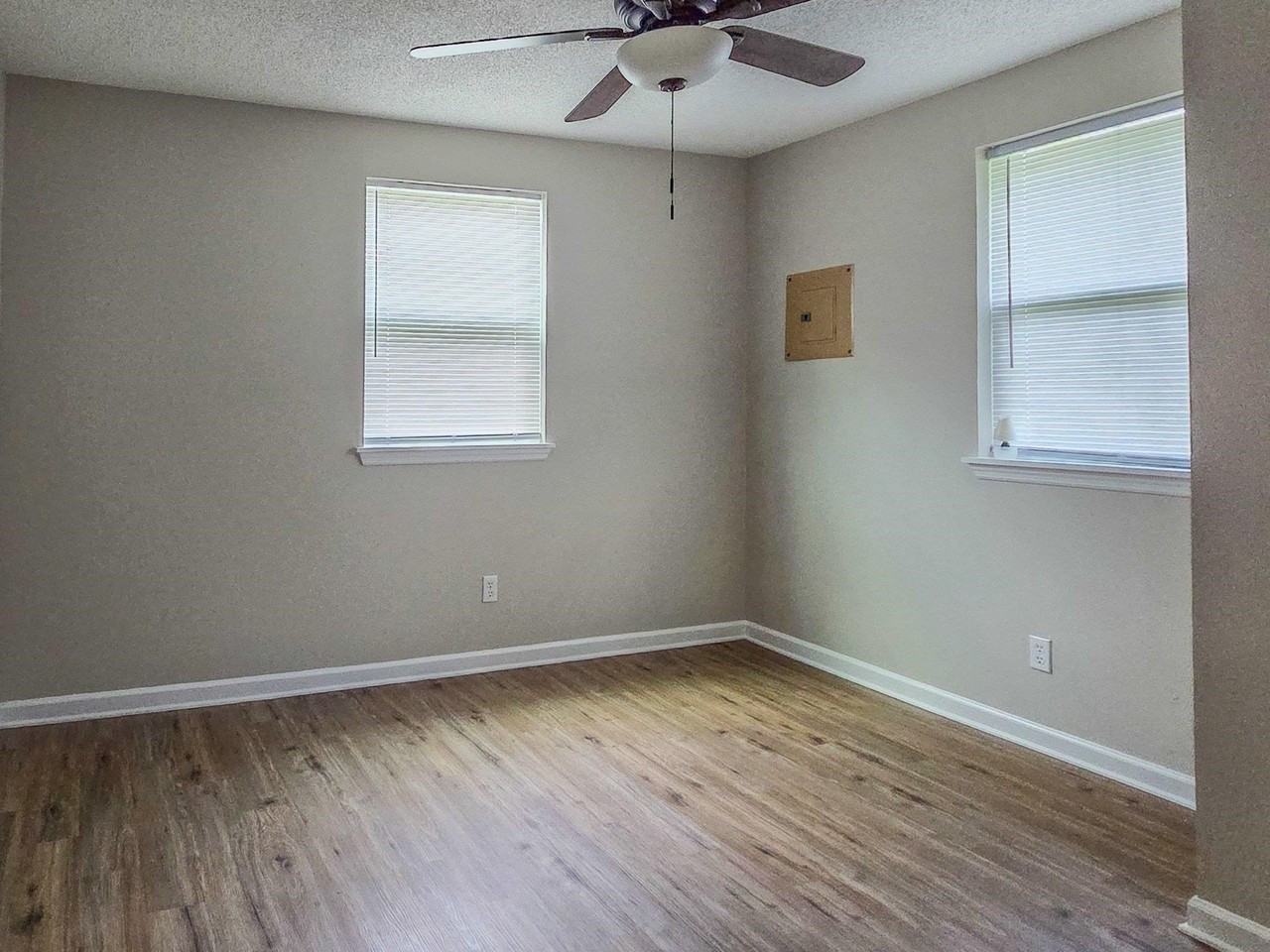 707 Dent St - Photo 7 of 13