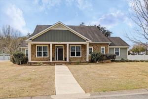 featured image of 3078 Dickinson Dr